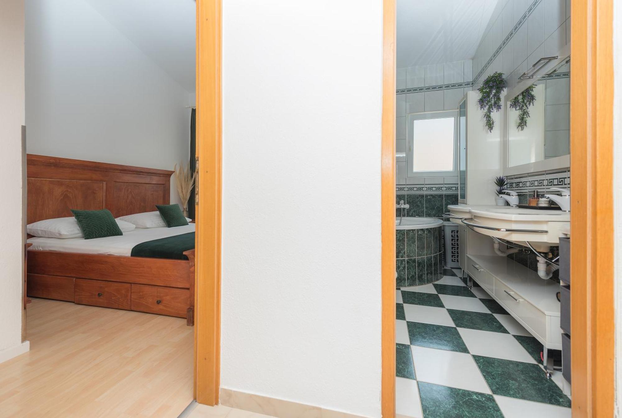 Apartman Filipovic Makarska Bagian luar foto